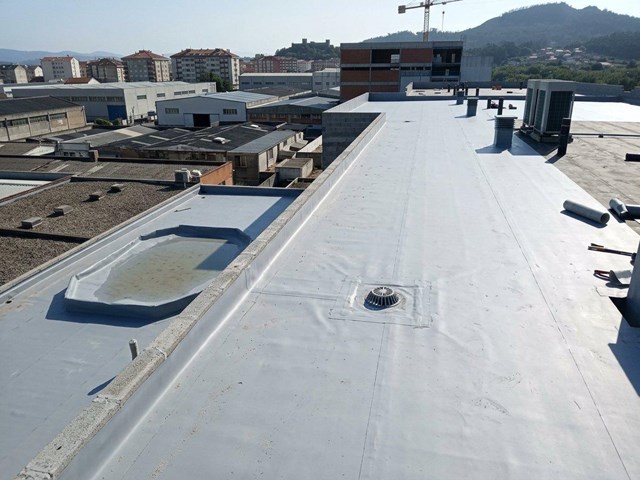 Cubiertas planas con láminas sintéticas en Pontevedra