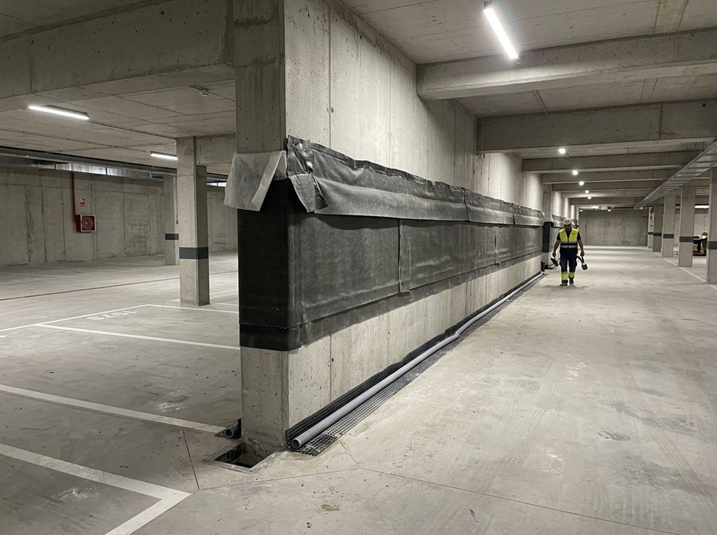 Foto 1 Impermeabilización y drenaje de muros de aparcamientos subterráneos en Vigo
