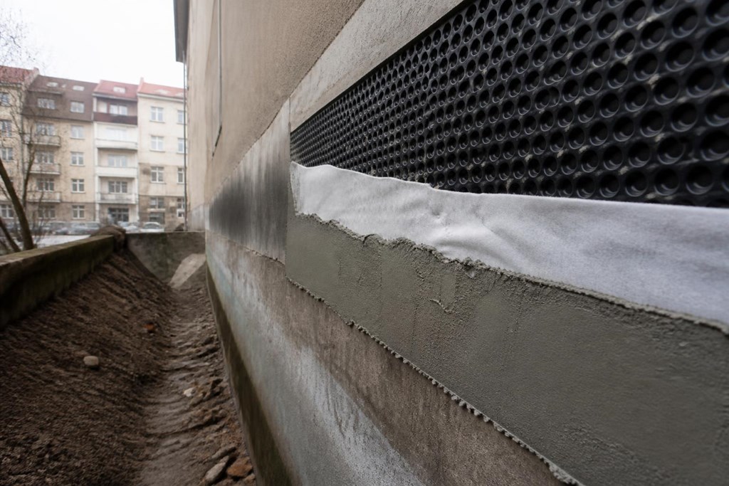 Foto 1 Impermeabilización y drenaje de muros perimetrales de edificios en Pontevedra